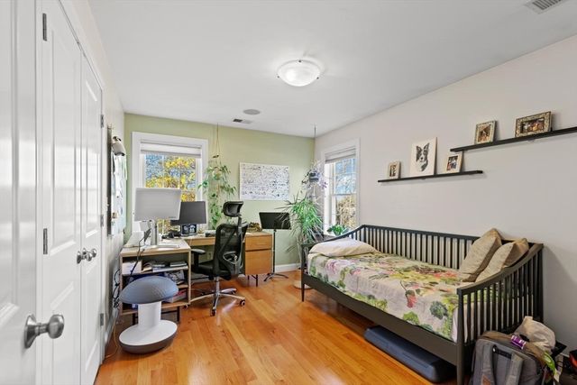 42-44 Oakview Terrace 42, Boston, MA 02130