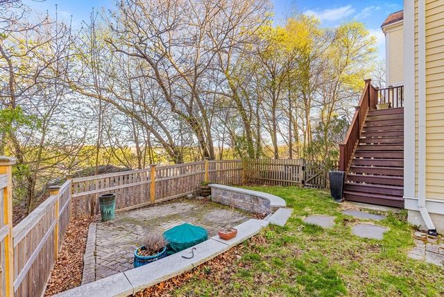 42-44 Oakview Terrace 42, Boston, MA 02130