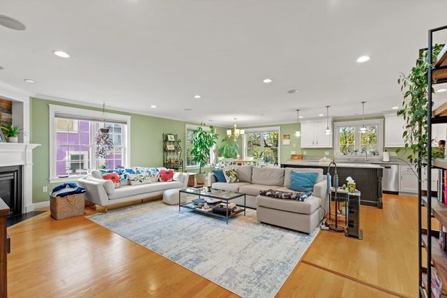 42-44 Oakview Terrace 42, Boston, MA 02130