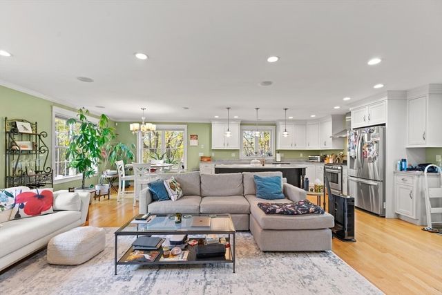 42-44 Oakview Terrace 42, Boston, MA 02130