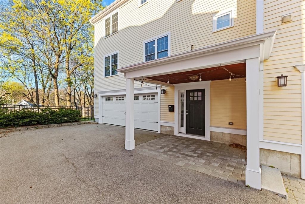 42-44 Oakview Terrace 42, Boston, MA 02130