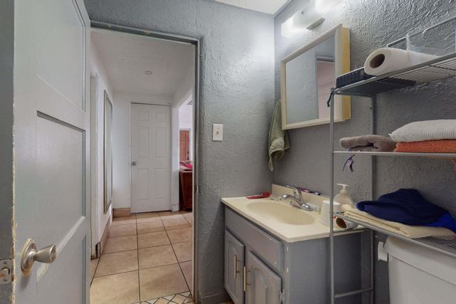 409 57th Street NW, Albuquerque, NM 87105