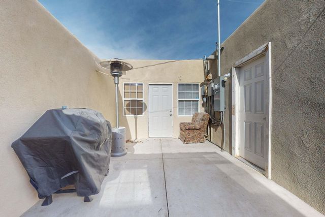 409 57th Street NW, Albuquerque, NM 87105