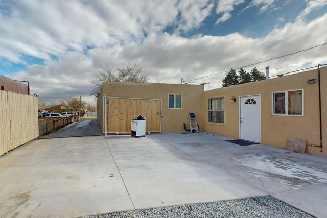 409 57th Street NW, Albuquerque, NM 87105