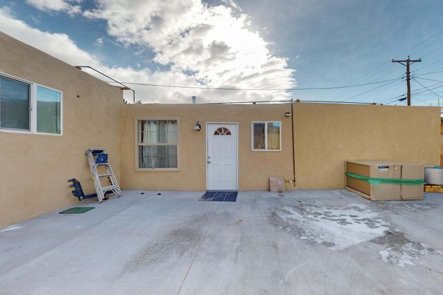 409 57th Street NW, Albuquerque, NM 87105
