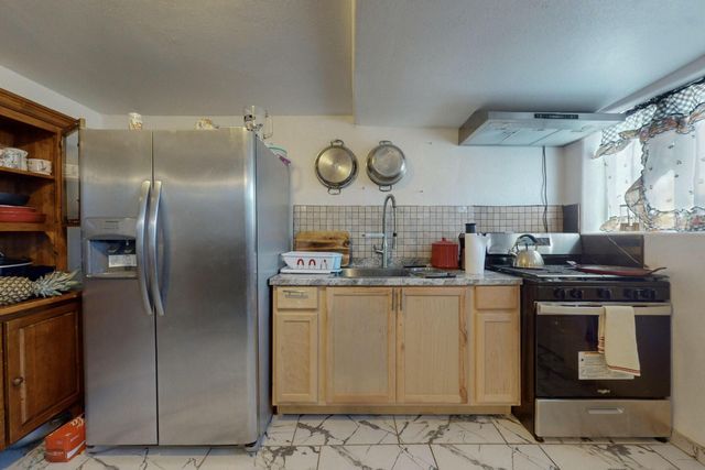 409 57th Street NW, Albuquerque, NM 87105