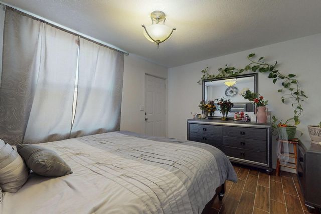 409 57th Street NW, Albuquerque, NM 87105