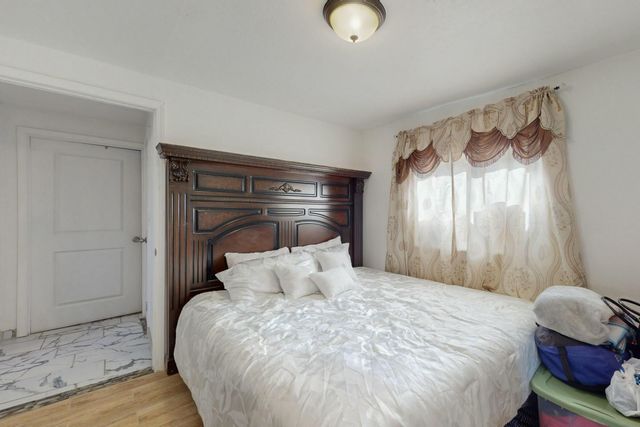 409 57th Street NW, Albuquerque, NM 87105