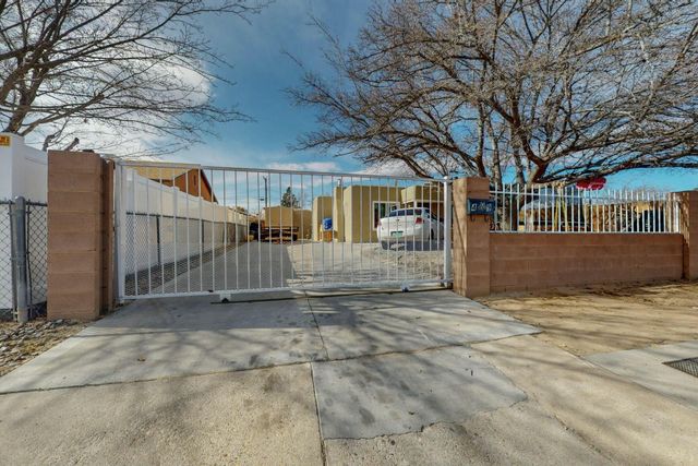 409 57th Street NW, Albuquerque, NM 87105