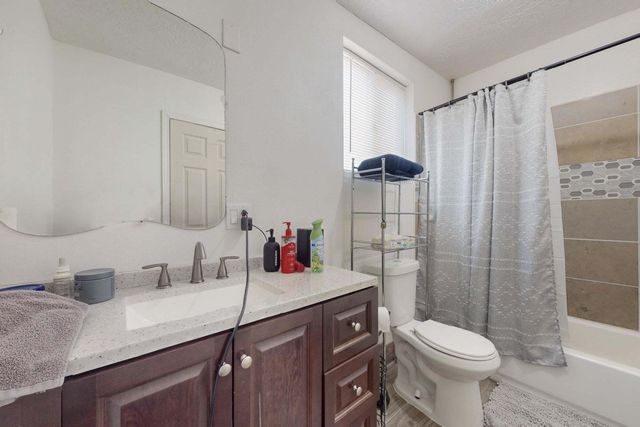 409 57th Street NW, Albuquerque, NM 87105