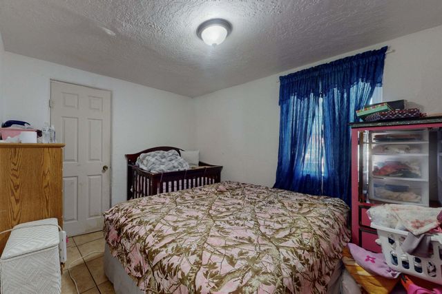 409 57th Street NW, Albuquerque, NM 87105