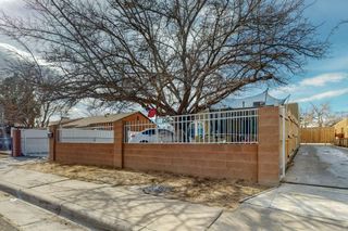 409 57th Street NW, Albuquerque, NM 87105