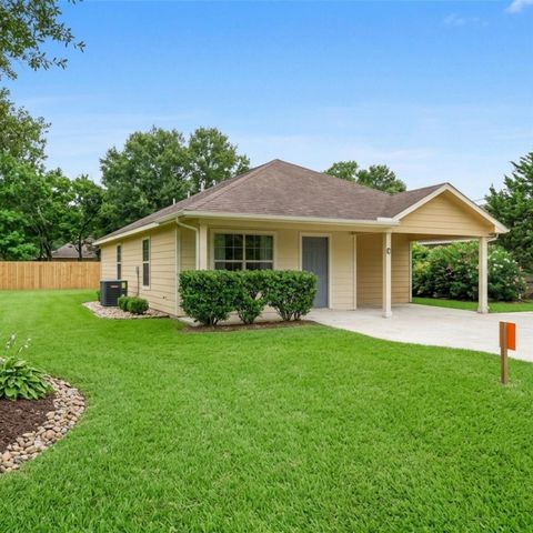 424 Baker Circle, Ames, TX 77575