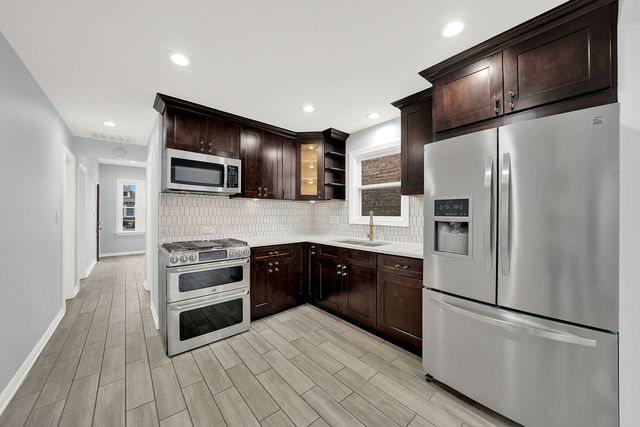 3805 W 63rd Place, Chicago, IL 60629