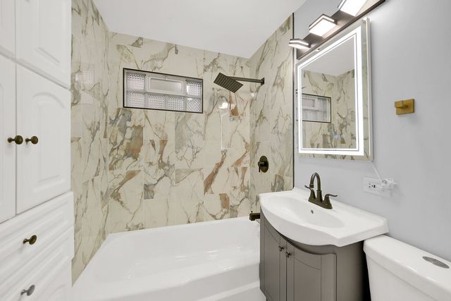 3805 W 63rd Place, Chicago, IL 60629