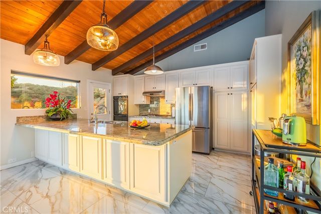 2817 N Mountain, Claremont, CA 91711