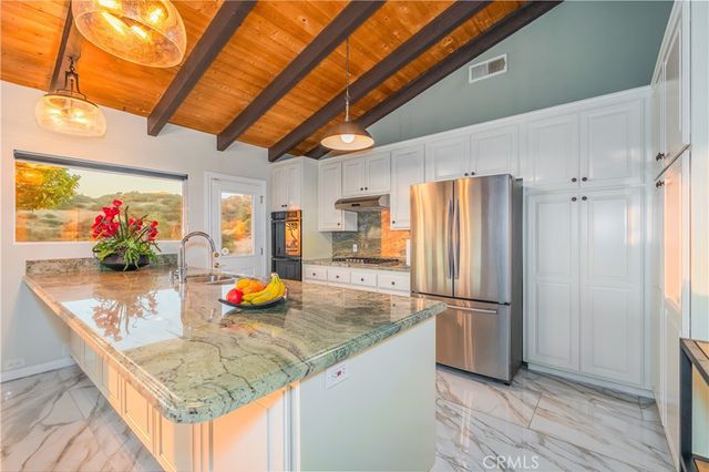 2817 N Mountain, Claremont, CA 91711