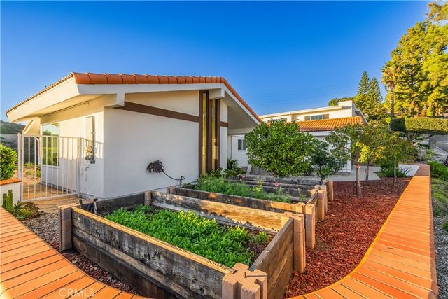 2817 N Mountain, Claremont, CA 91711