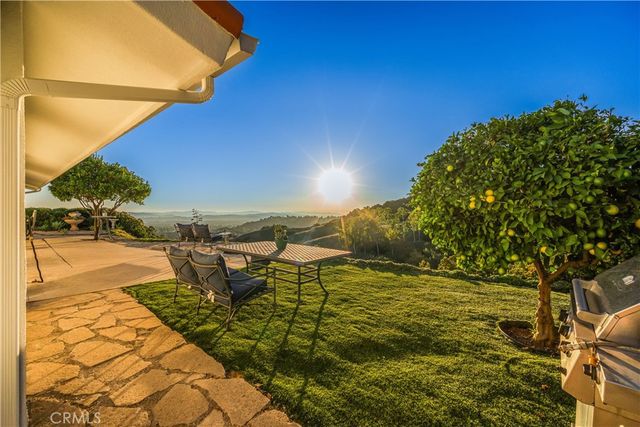 2817 N Mountain, Claremont, CA 91711