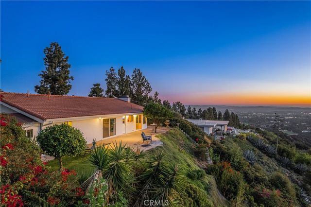 2817 N Mountain, Claremont, CA 91711