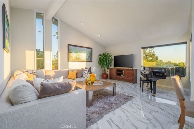 2817 N Mountain, Claremont, CA 91711