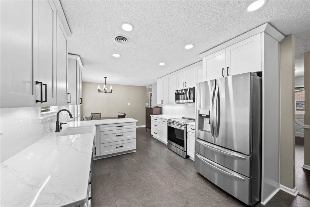 7859 LINDA JOYCE DR, Bartlett, TN 38133
