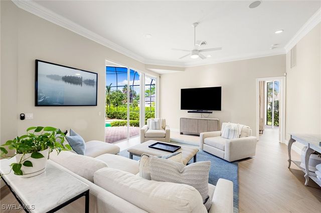 707 Hickory RD, Naples, FL 34108