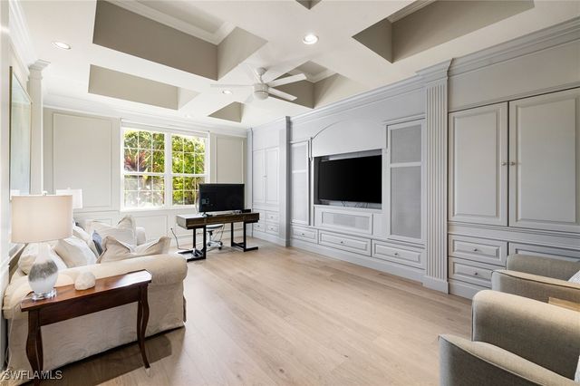 707 Hickory RD, Naples, FL 34108