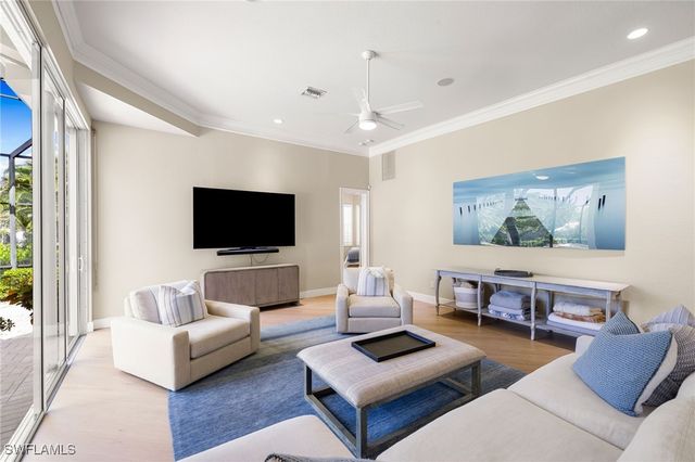 707 Hickory RD, Naples, FL 34108