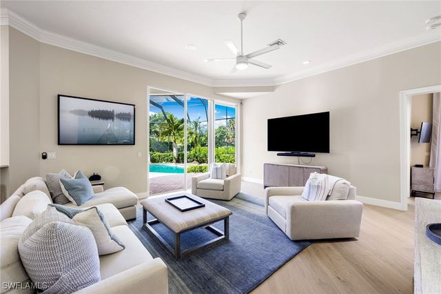 707 Hickory RD, Naples, FL 34108