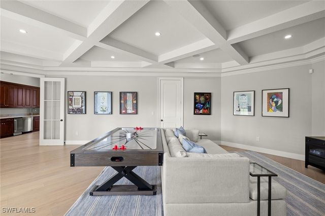 707 Hickory RD, Naples, FL 34108