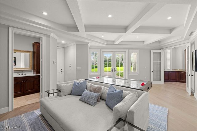 707 Hickory RD, Naples, FL 34108