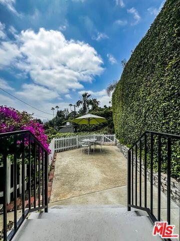 1233 Ozeta Terrace, Los Angeles, CA 90069