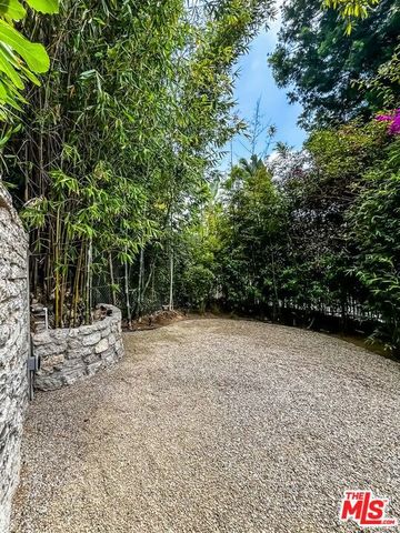 1233 Ozeta Terrace, Los Angeles, CA 90069