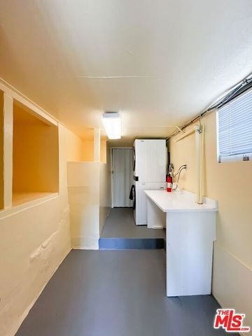 1233 Ozeta Terrace, Los Angeles, CA 90069