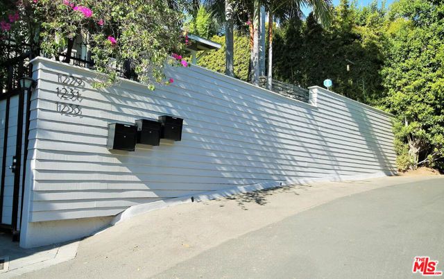 1233 Ozeta Terrace, Los Angeles, CA 90069