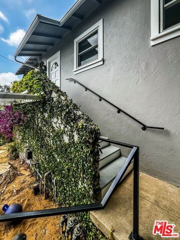 1233 Ozeta Terrace, Los Angeles, CA 90069