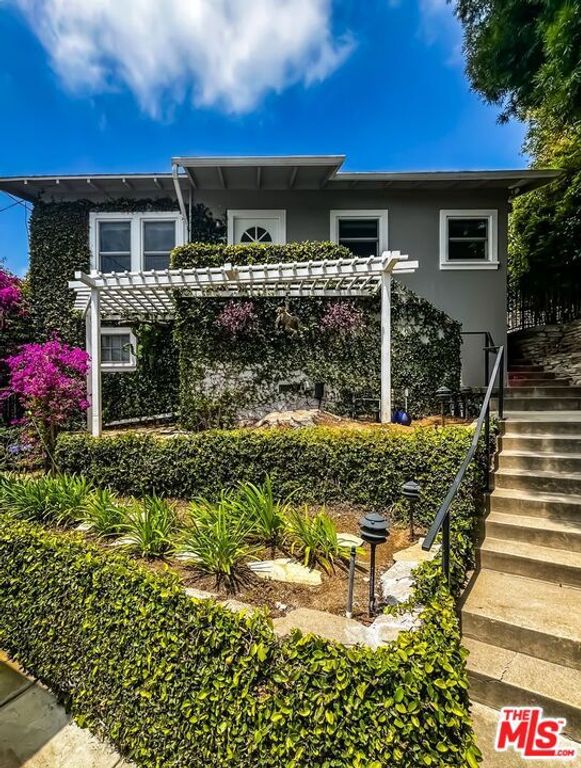 1233 Ozeta Terrace, Los Angeles, CA 90069