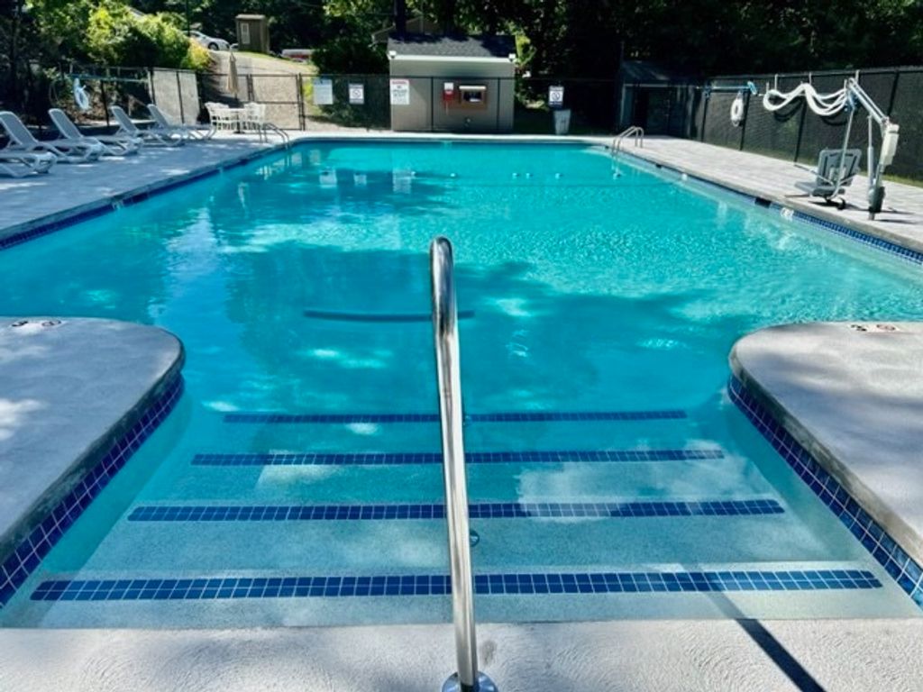 11 Thayer Pond 17, Oxford, MA 01537