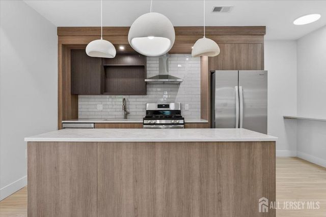 810 N 2nd Avenue 2, Highland Park, NJ 08904