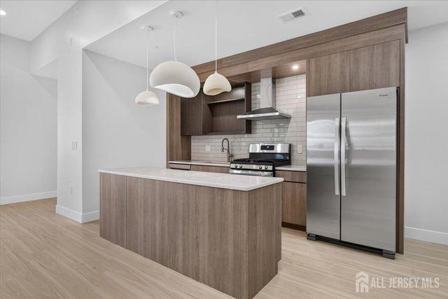 810 N 2nd Avenue 2, Highland Park, NJ 08904