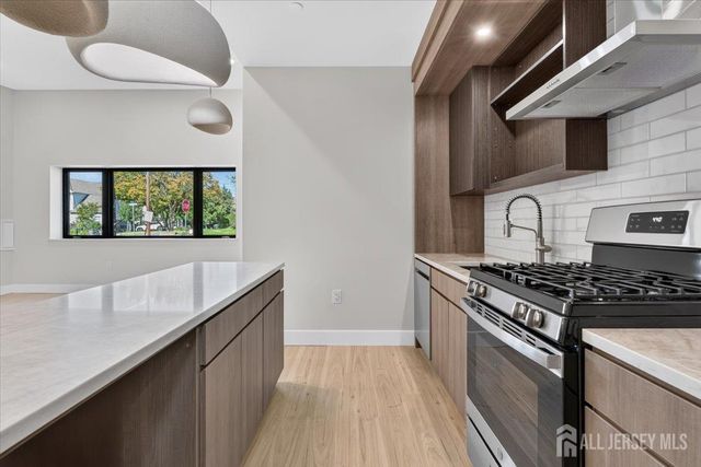 810 N 2nd Avenue 2, Highland Park, NJ 08904