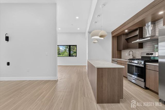 810 N 2nd Avenue 2, Highland Park, NJ 08904