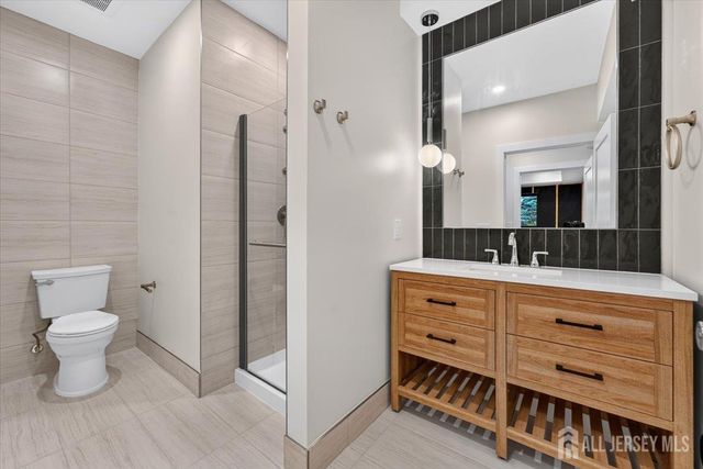 810 N 2nd Avenue 2, Highland Park, NJ 08904