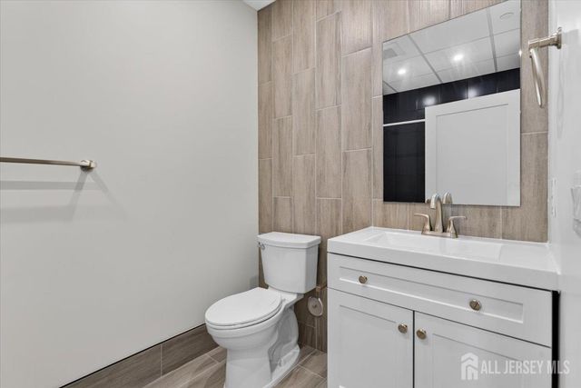 810 N 2nd Avenue 2, Highland Park, NJ 08904