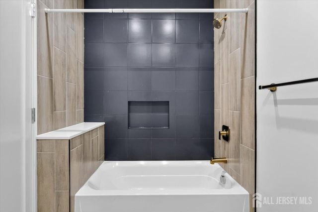 810 N 2nd Avenue 2, Highland Park, NJ 08904
