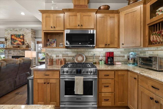 1835 Plateau Drive, Medford, OR 97504