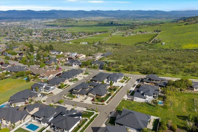 1835 Plateau Drive, Medford, OR 97504