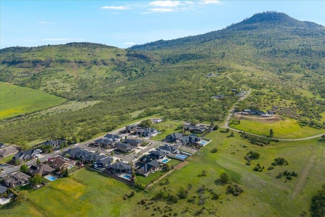 1835 Plateau Drive, Medford, OR 97504