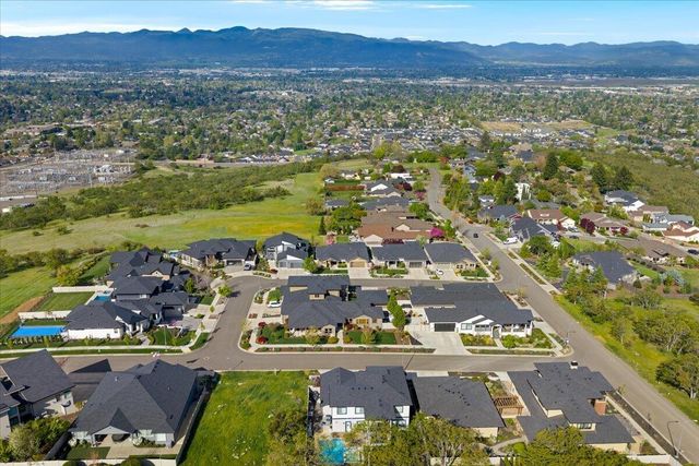 1835 Plateau Drive, Medford, OR 97504